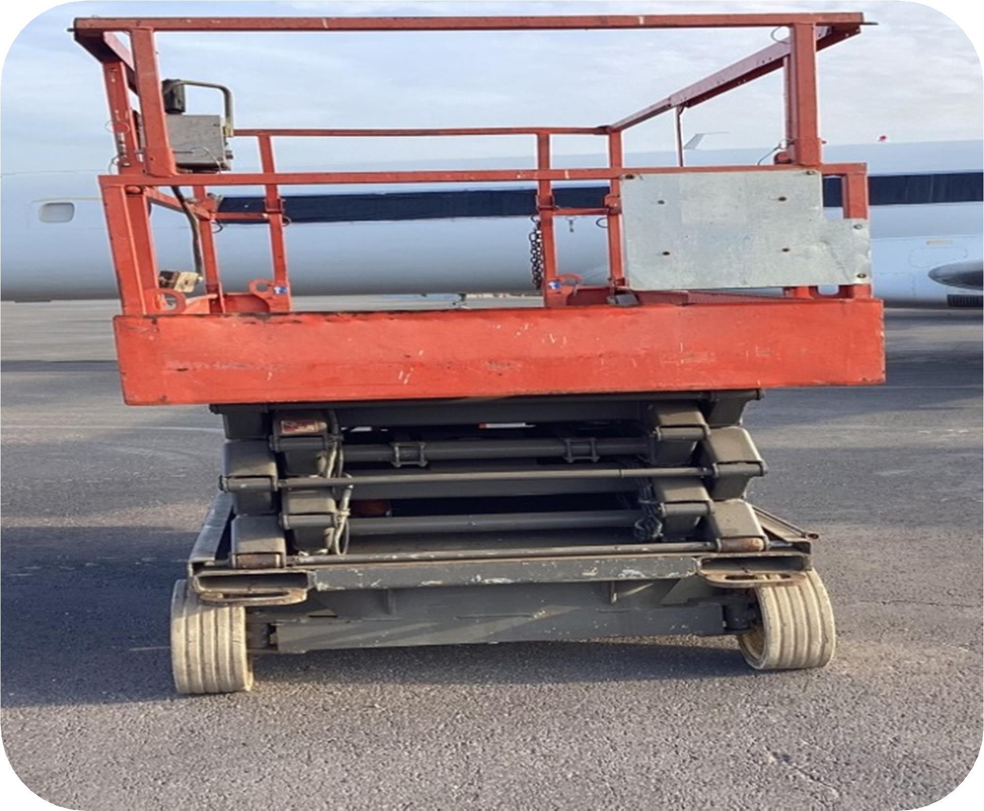 Africa Travaux Routiers-matériels a vendre-NACELLE ROUGE SN 321-4