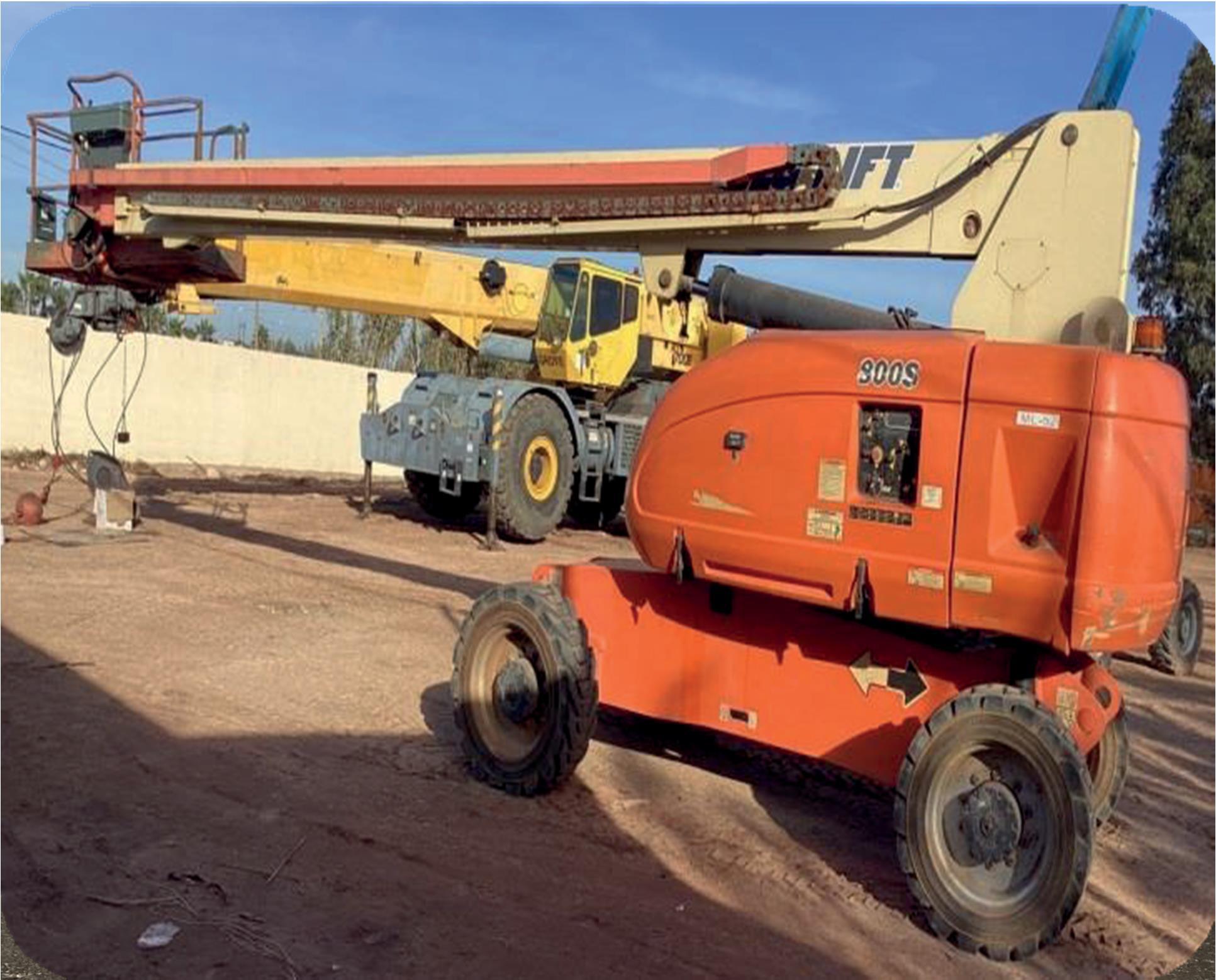 Africa Travaux Routiers-matériels a vendre-NACELLE ROUGE SN 321