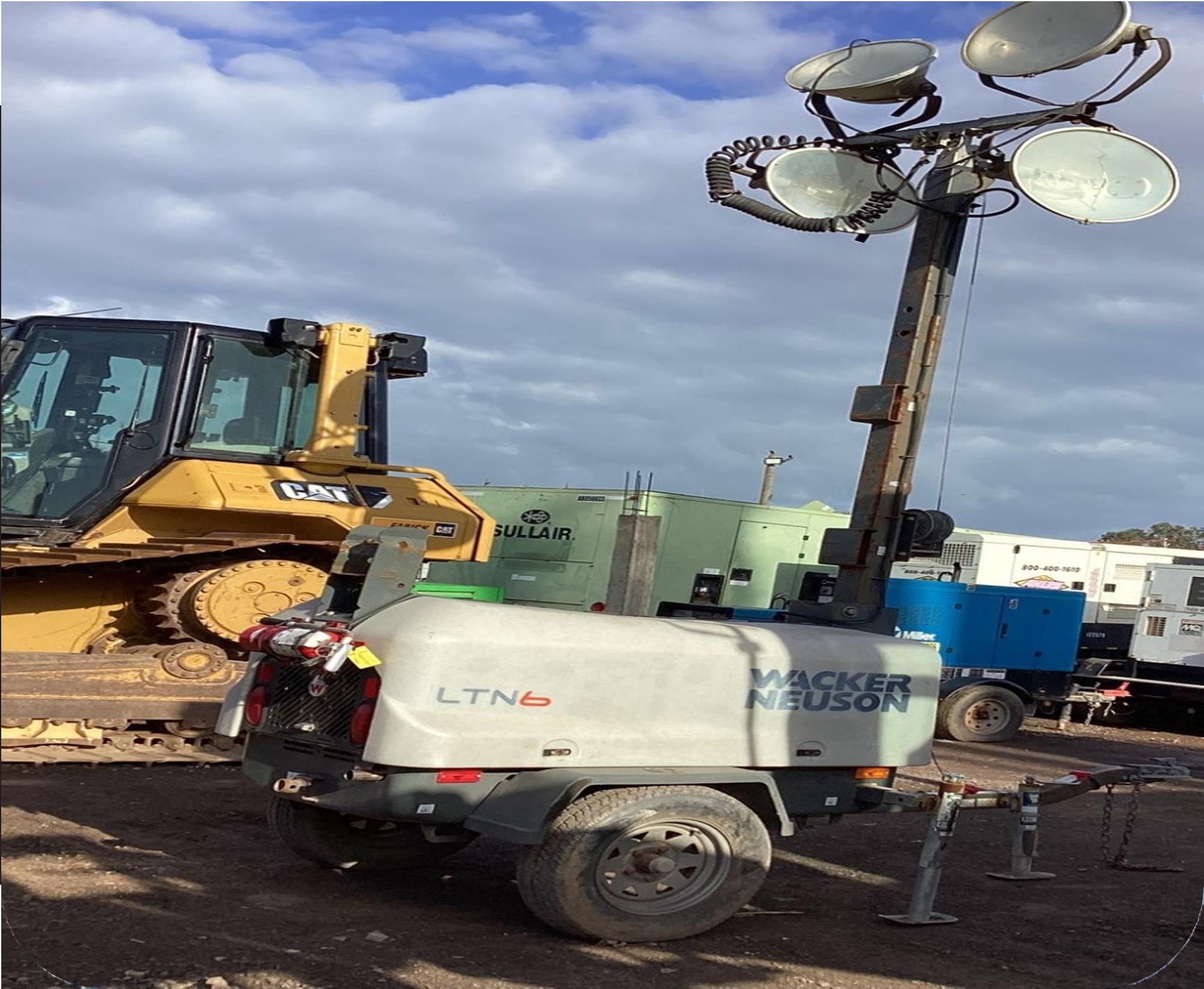 Africa Travaux Routiers-matériels a vendre-TOUR DE LUMIERE SN 3013-6