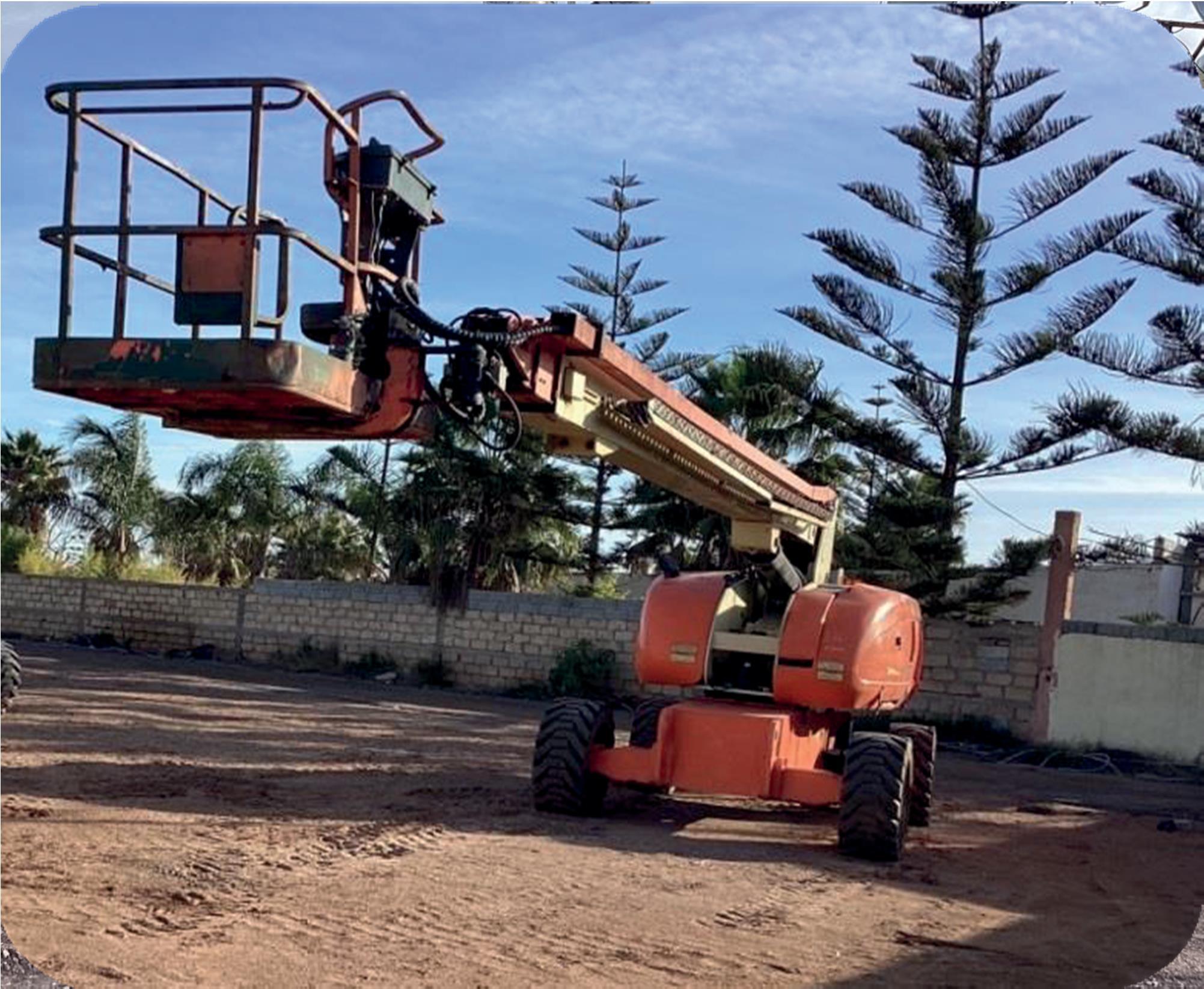 Africa Travaux Routiers-matériels a vendre-TOUR DE LUMIERE SN 3013-7