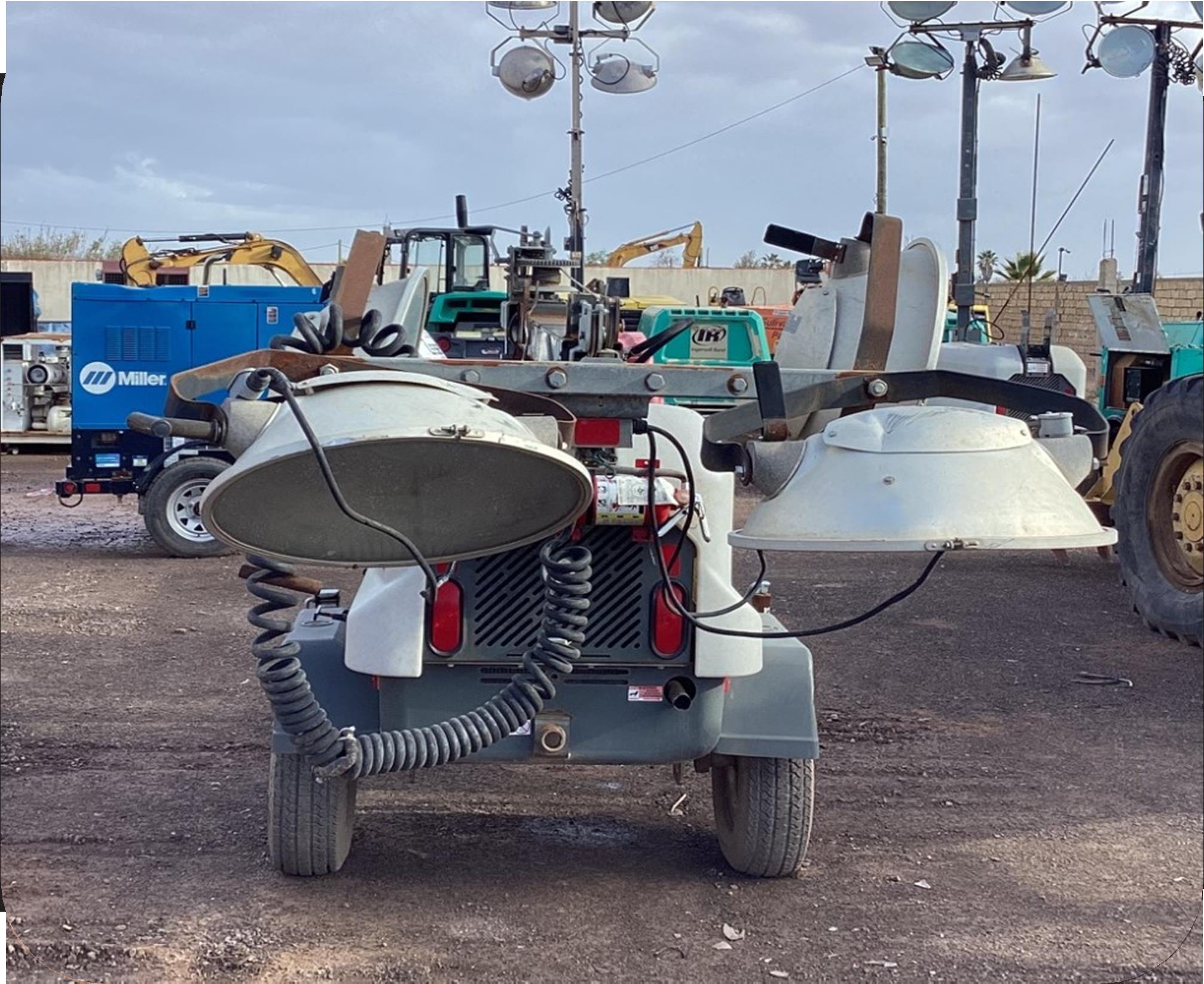 Africa Travaux Routiers-matériels a vendre-TOUR DE LUMIERE SN 3013-8